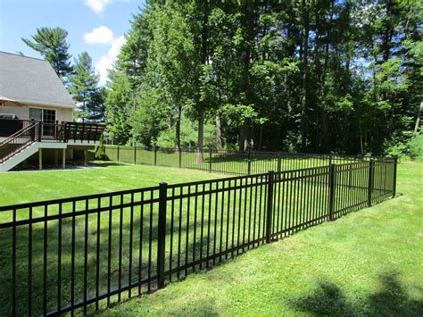 custom aluminum fencing Montreal